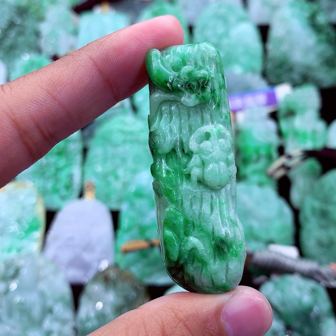 吊坠(不含链)未镶嵌翡翠