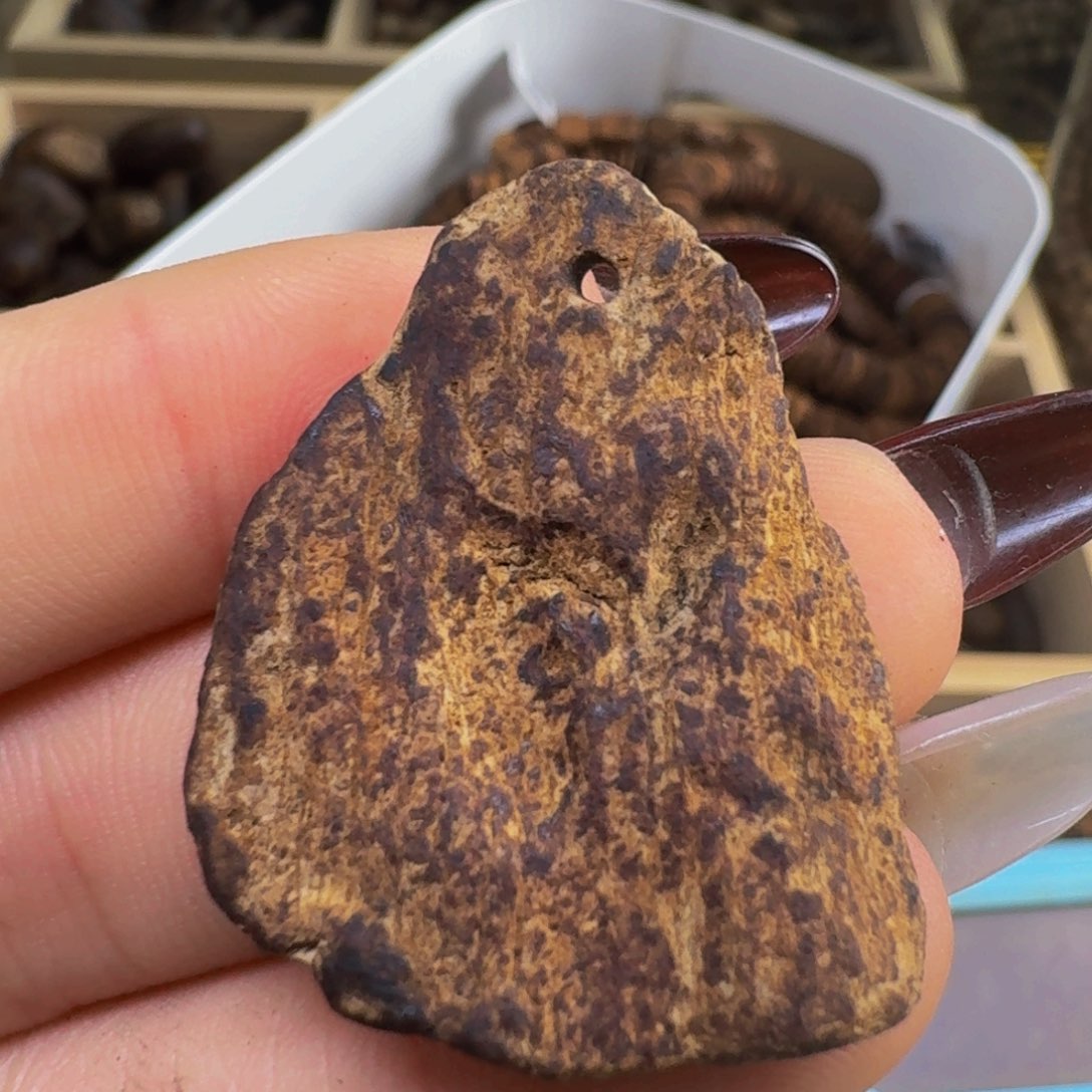 沉香吊坠越南惠安红土吊坠