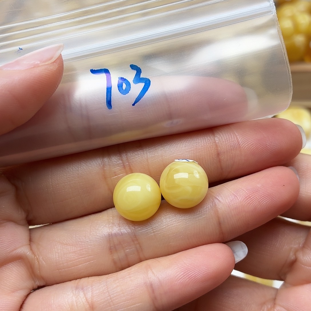 神***鱼蜜蜡未镶嵌裸石12+蜜蜡