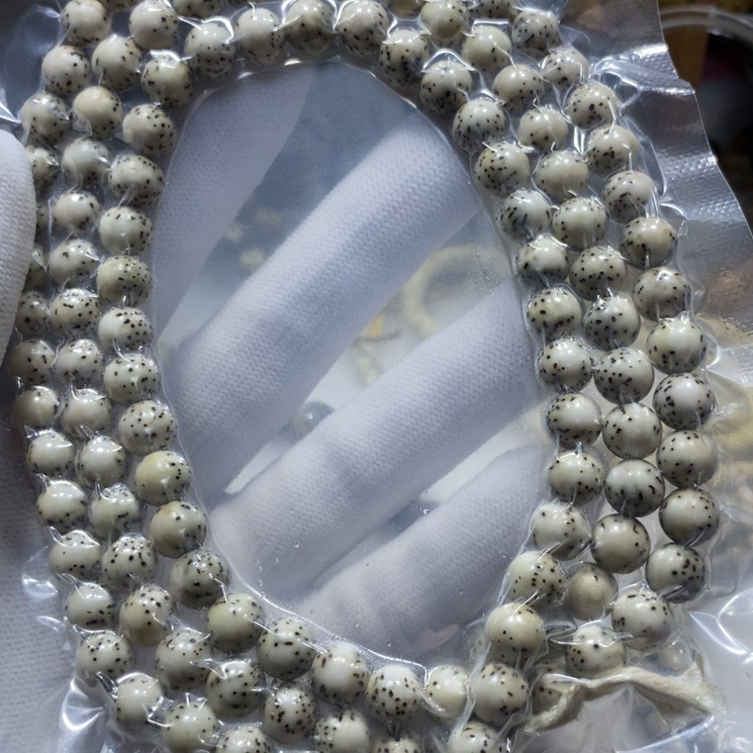 手串星月菩提骨瓷白8圆河豚