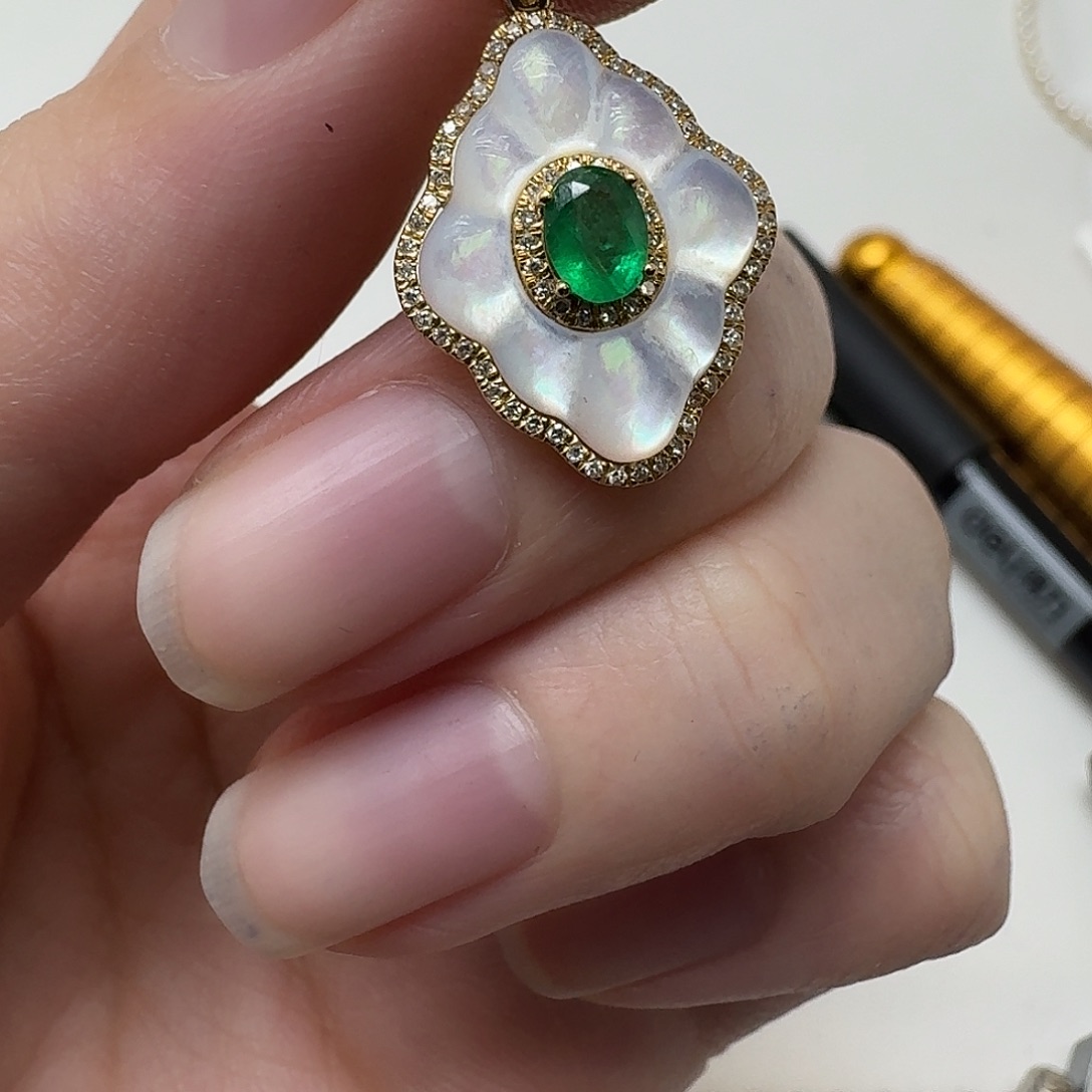 颈饰18K金镶嵌祖母绿