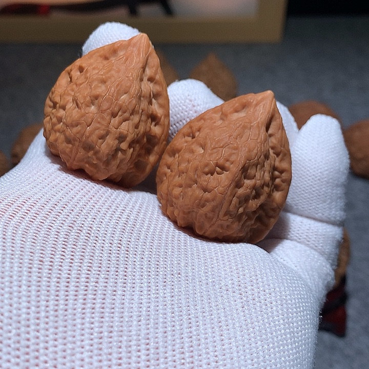 文玩核桃把件蛇王一抹红33