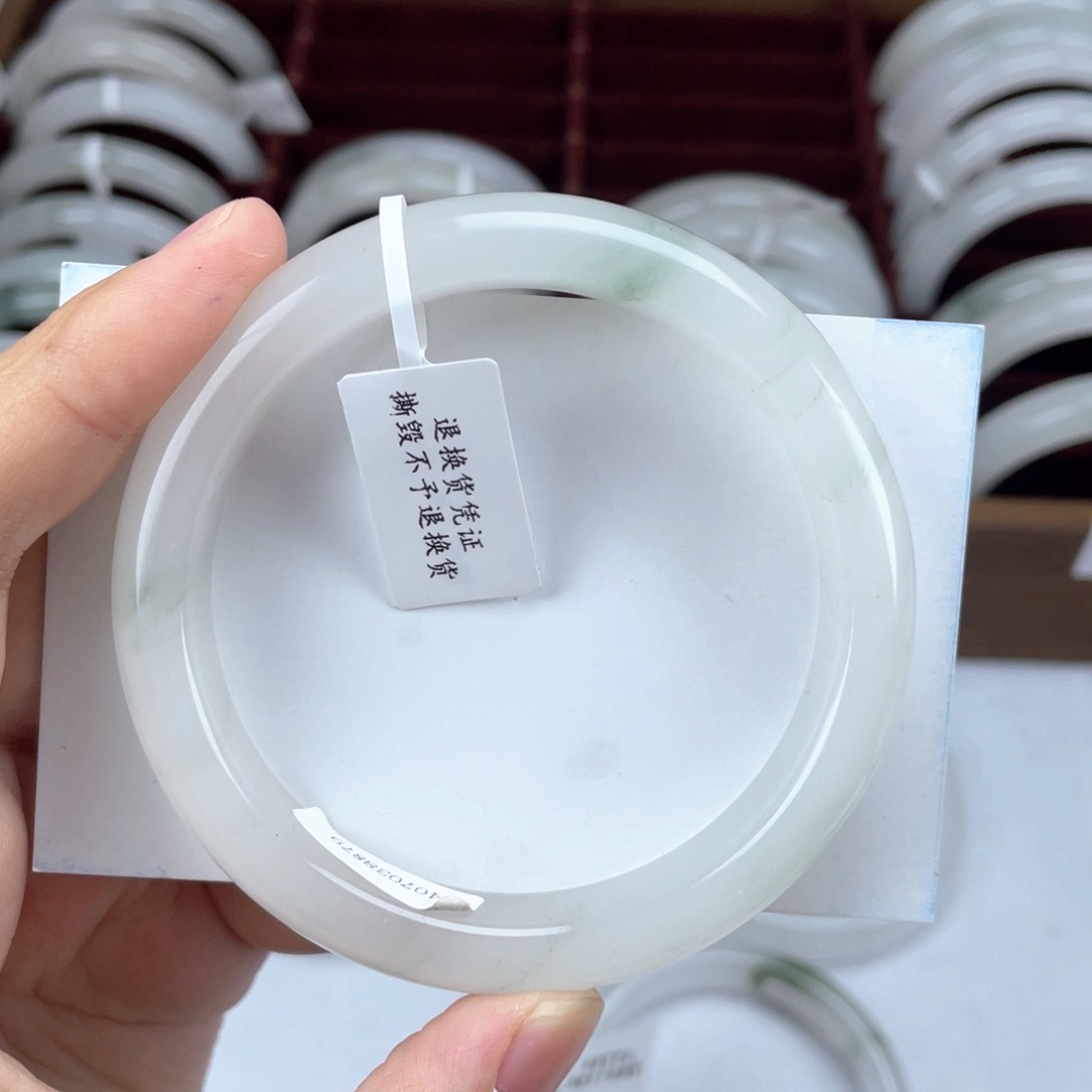 石英质玉（天山翠）未镶嵌手镯