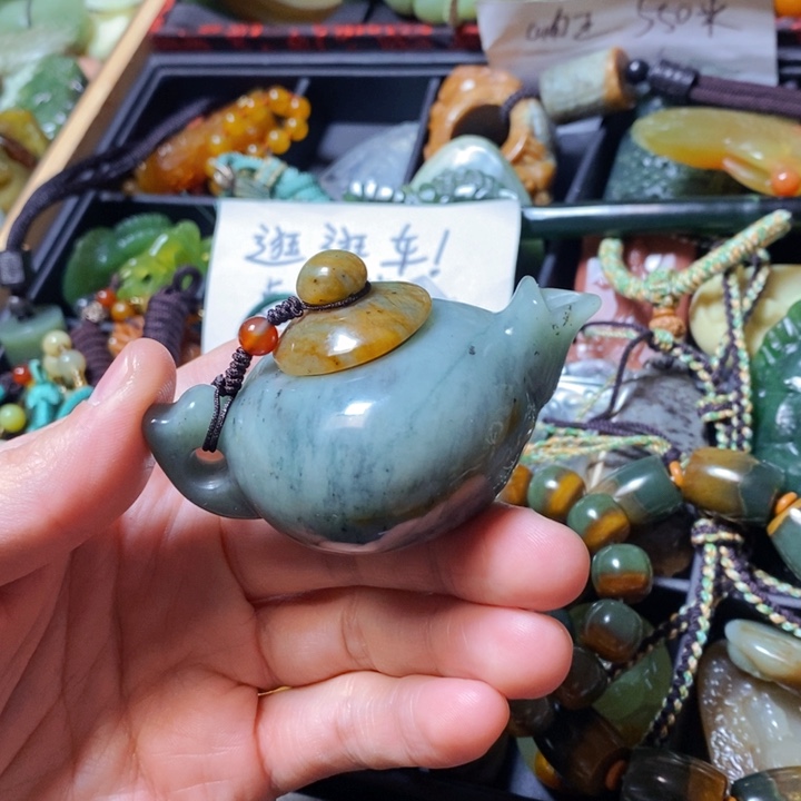 蛇纹石玉颈饰未镶嵌