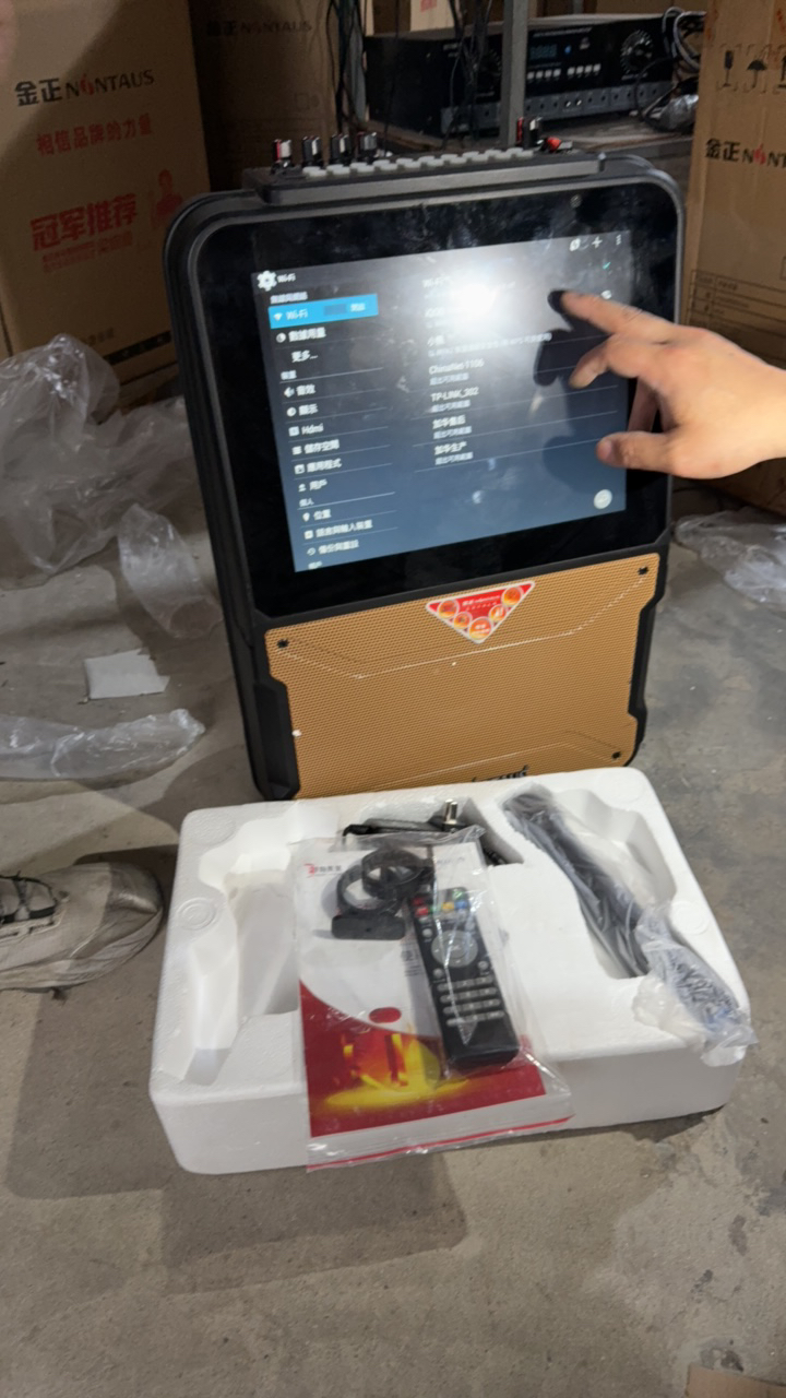 9新  视频机，电池不质保，屏有问题，触摸坏话筒有噪音，不包邮，双麦