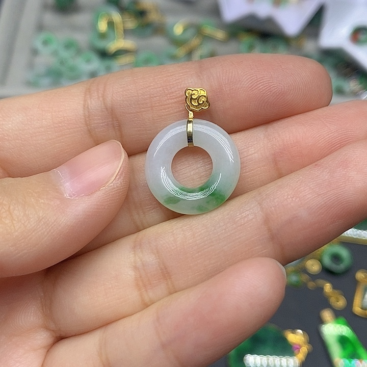 翡翠颈饰18K金镶嵌天然翡翠