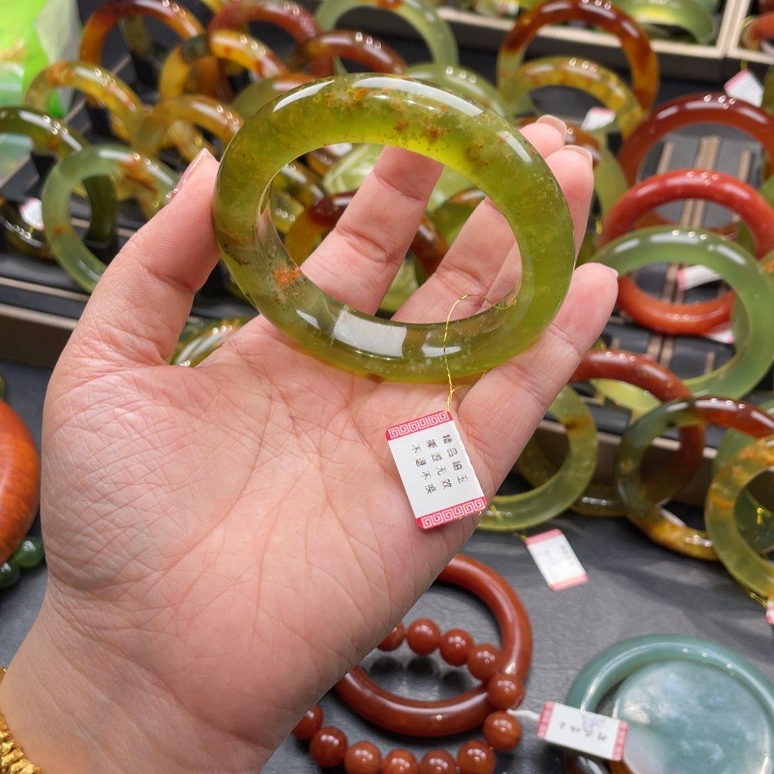 蛇纹石玉手镯未镶嵌