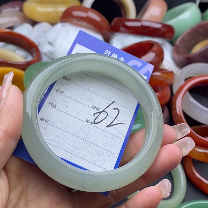 石英质玉手镯未镶嵌