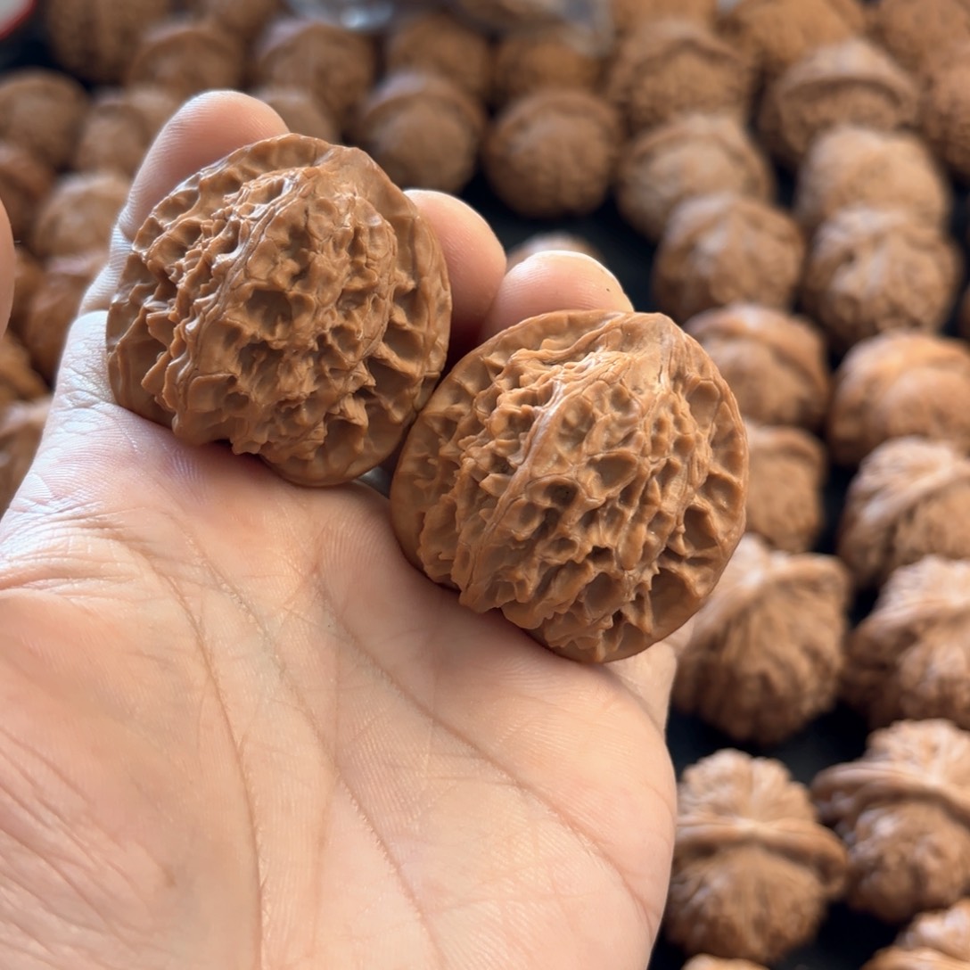 文玩核桃把件野生图图