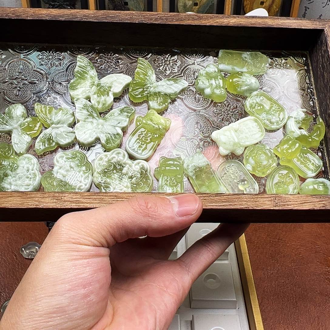 蛇纹石玉合金配饰