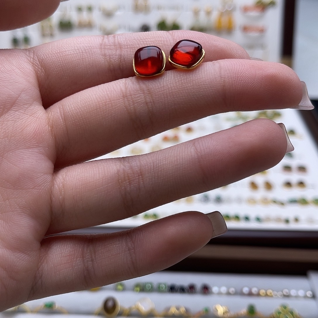 未镶嵌和田玉耳饰