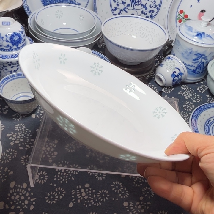 陶纯白雕刻8寸雪花盘子