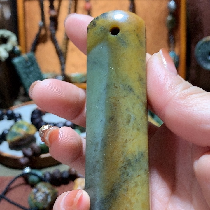 未镶嵌岫岩河磨玉（透闪石质玉）挂件山*