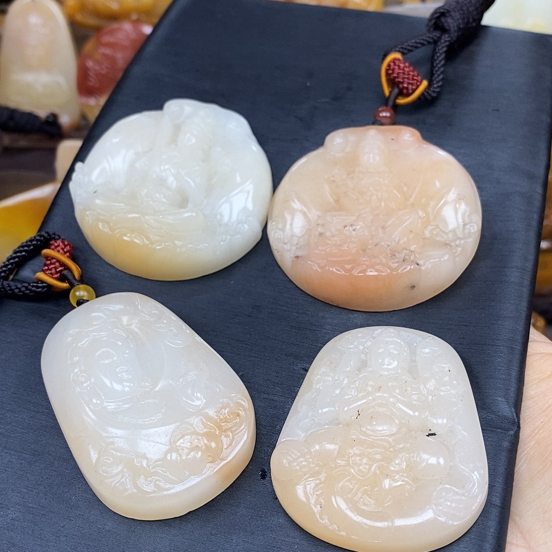 石英质玉（黄龙玉）颈饰未镶嵌