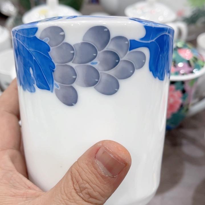 碟釉下五彩的瓷器和瓷器