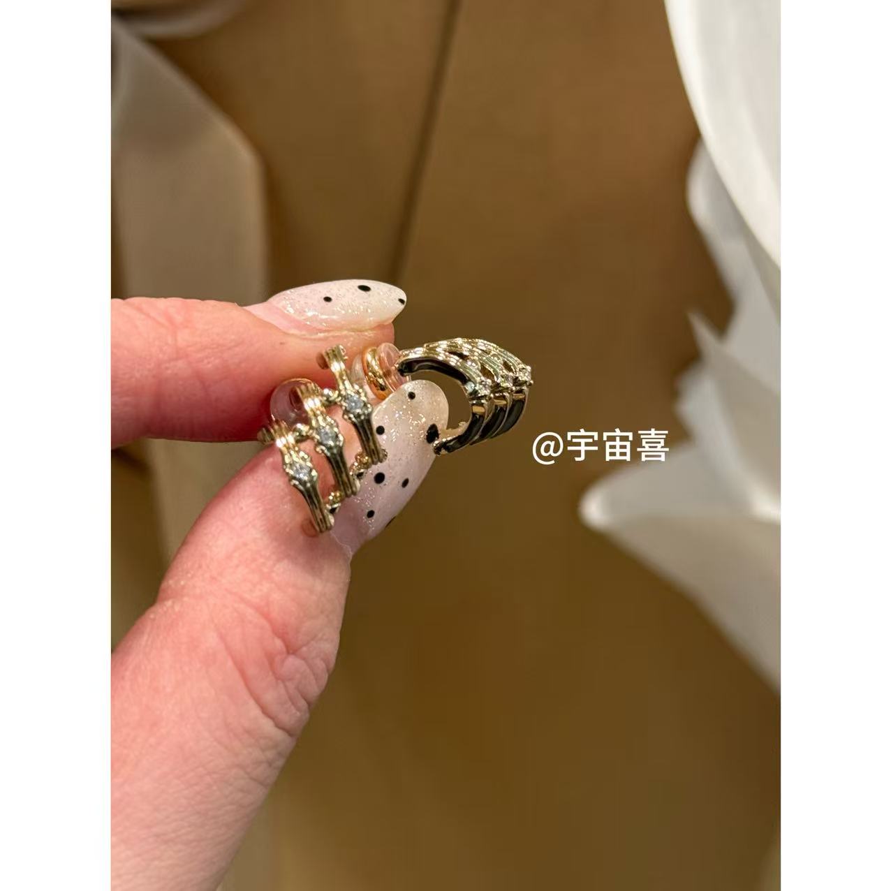 铜合金锆石耳饰 I2-898浅金色三层内嵌锆石罗马柱耳钉