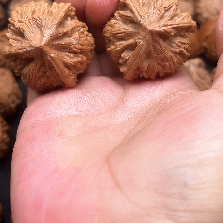 鸿***图吊坠文玩核桃你们都在