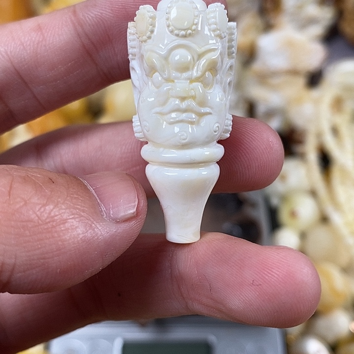 琥珀裸石未镶嵌我