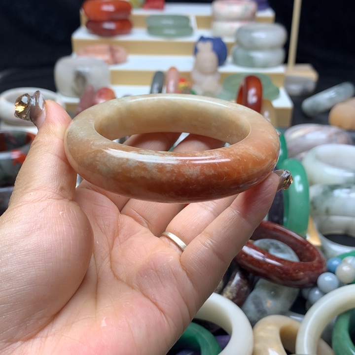 未镶嵌手镯石英质玉是**i