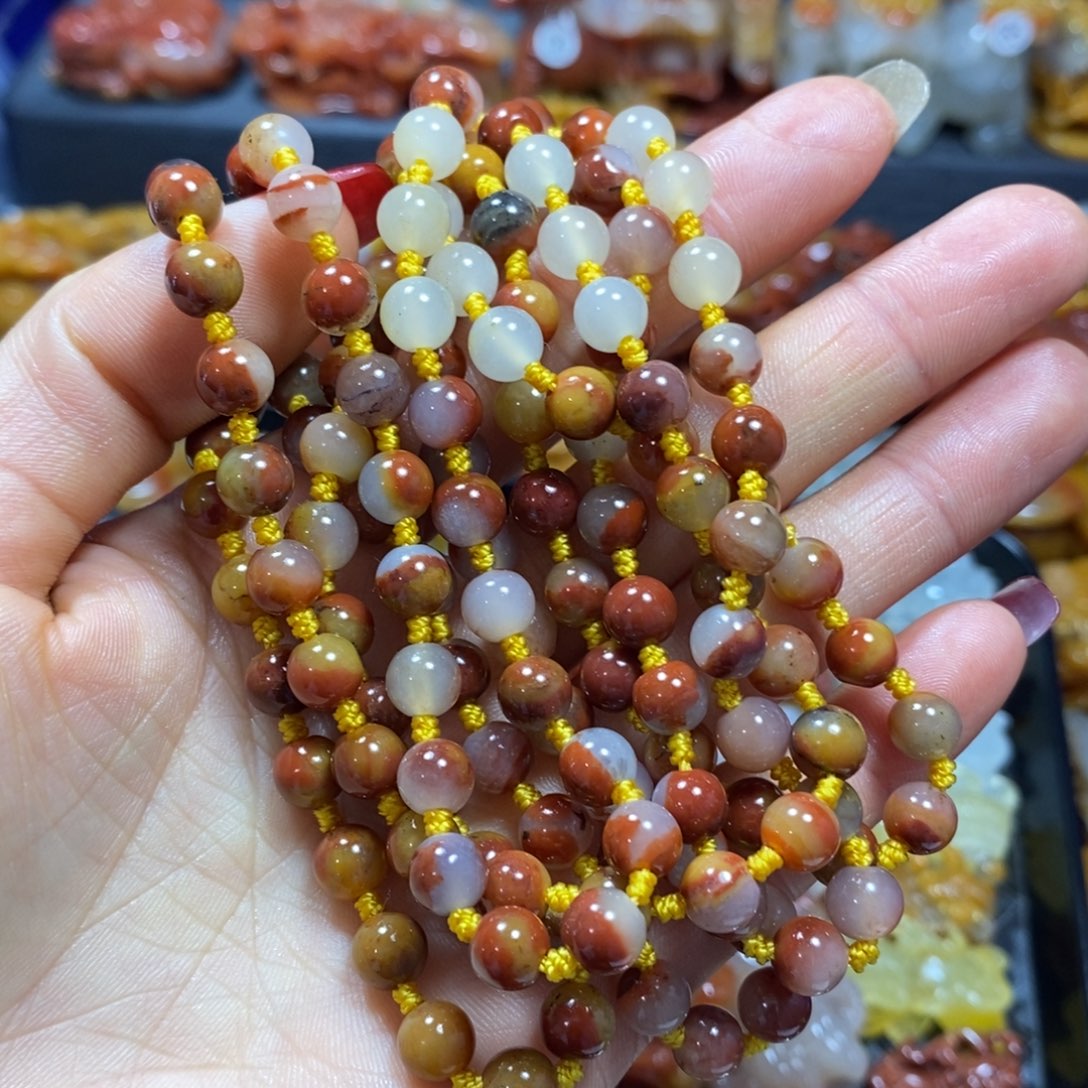 立***春石英质玉（黄龙玉）未镶嵌颈饰