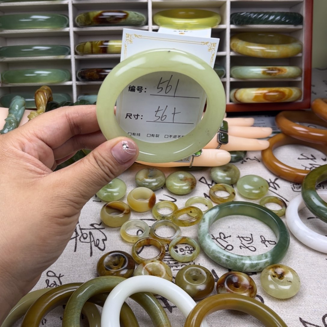 蛇纹石玉手镯未镶嵌