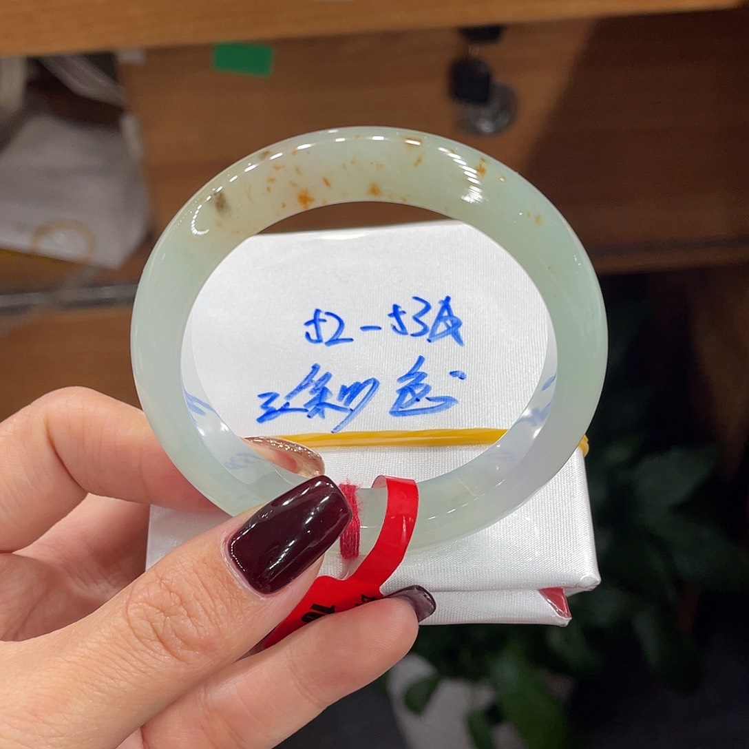 翡翠手镯未镶嵌天然翡翠