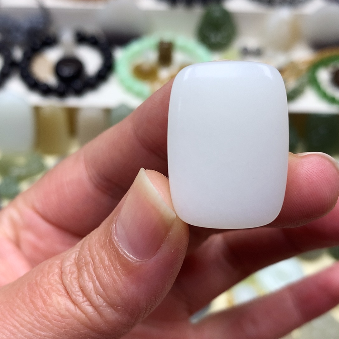 平***乐和田玉未镶嵌颈饰