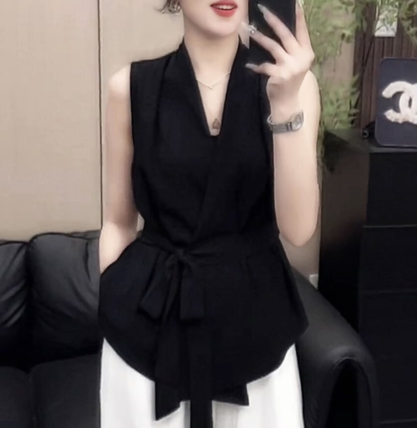 兰菲衣度夏季气质时尚显瘦高级感绑带收腰露肩慵懒风V领无袖上衣