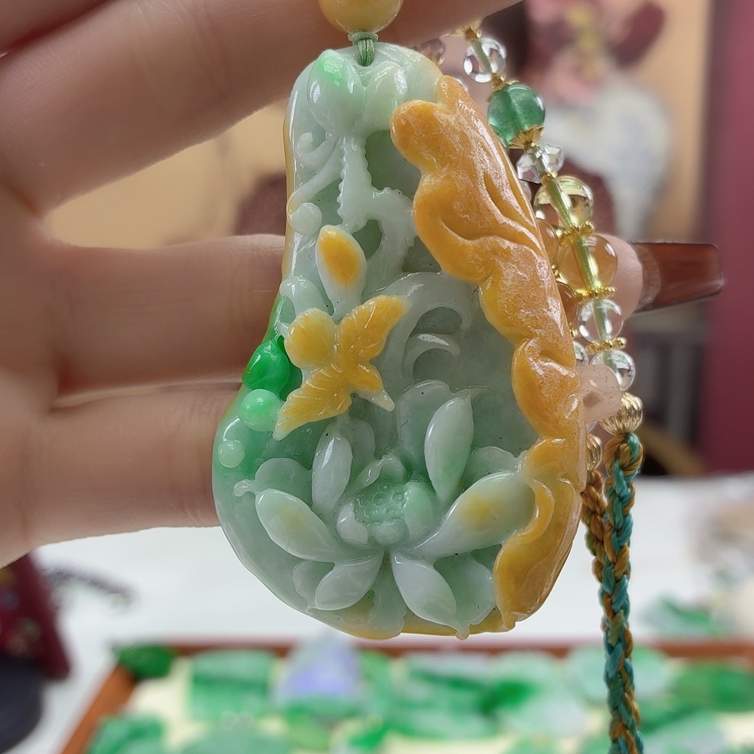 翡翠未镶嵌颈饰翡翠