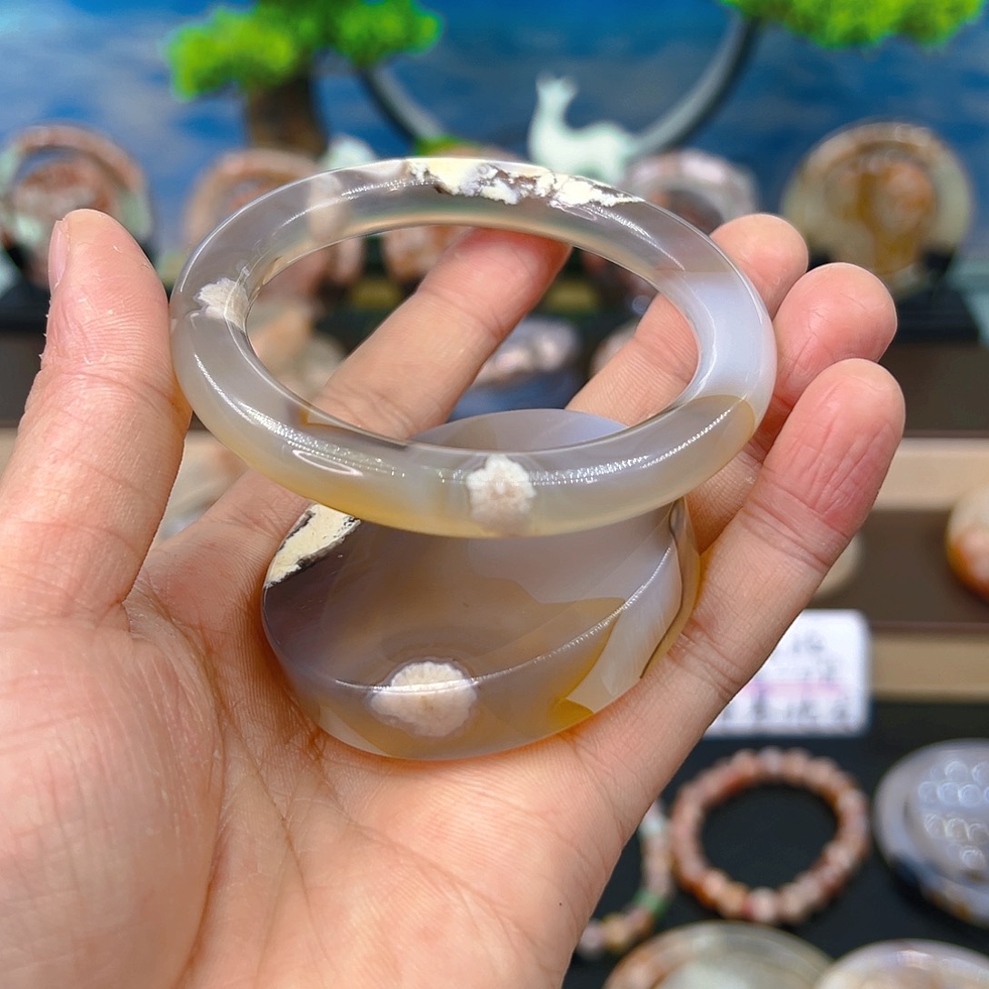 玛瑙/玉髓手镯未镶嵌57