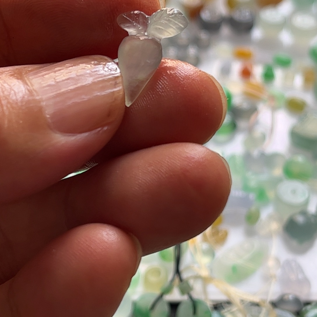 未镶嵌定制翡翠萝卜