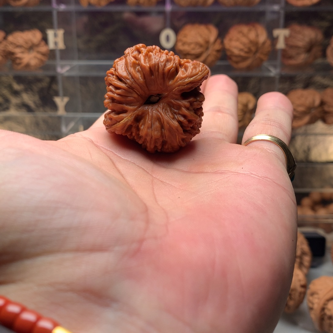 恶***魔文玩核桃吊坠288南疆石比赛