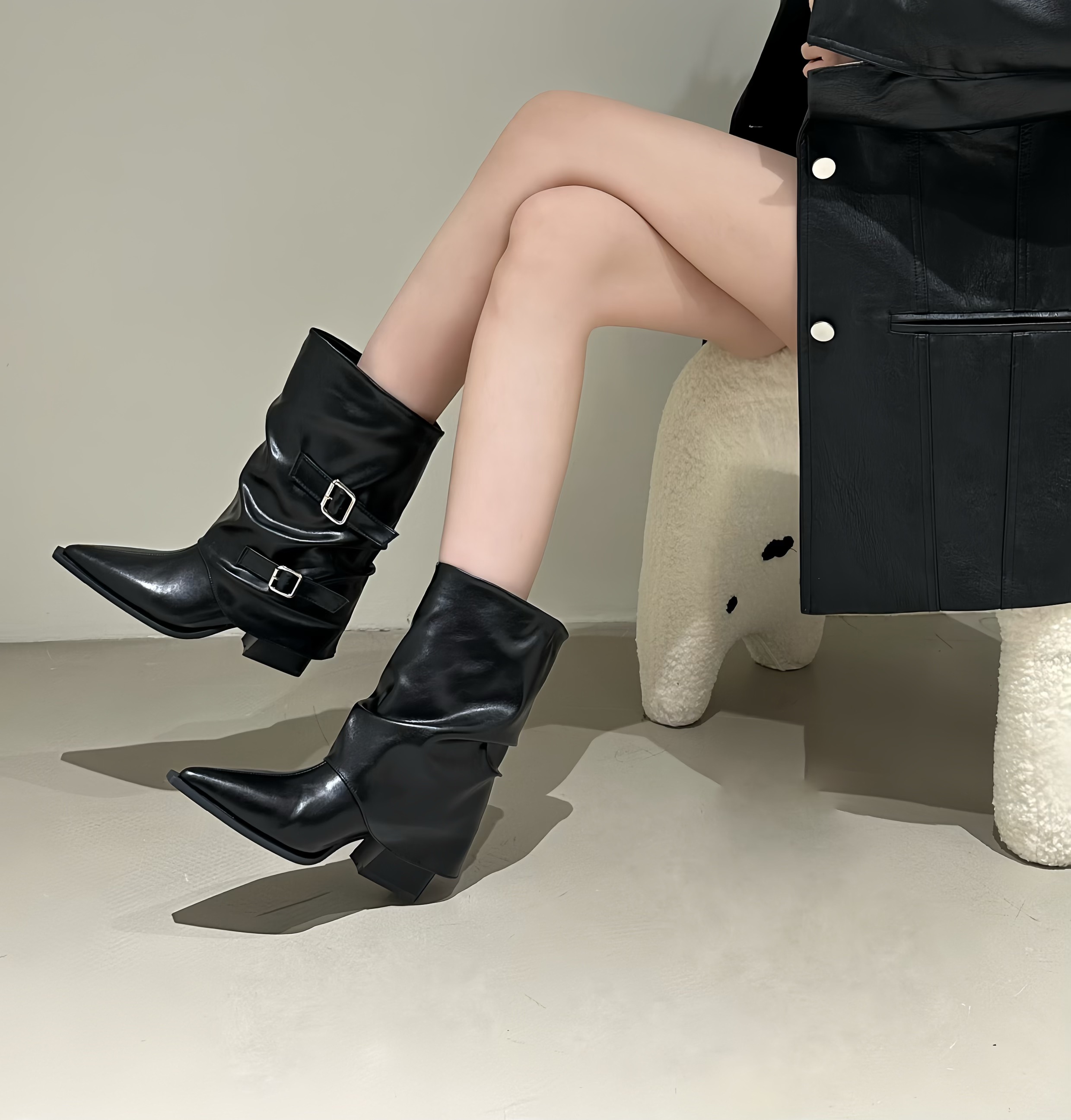 尖头显瘦中筒靴女设计感粗跟堆堆靴2025春秋新款网红气质高跟皮靴