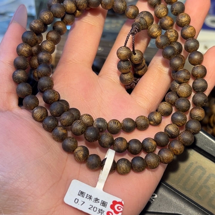 沉香手串在****姐奇楠沉香多圈手串乌身0.7手串20