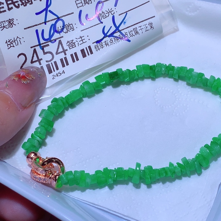 大***呀翡翠未镶嵌颈饰是