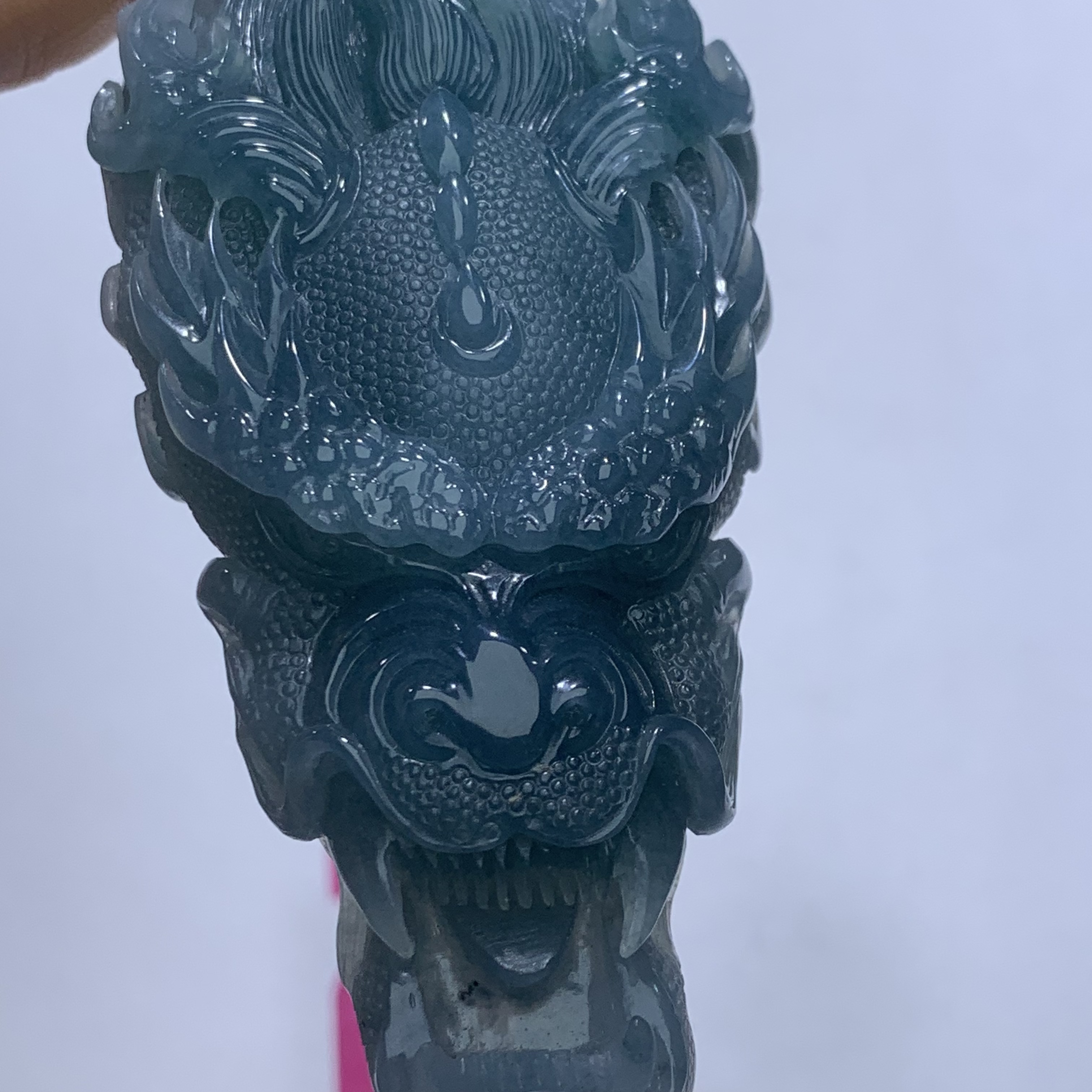 天然翡翠Ａ货危料浅蓝底霸气龙头守护吊坠