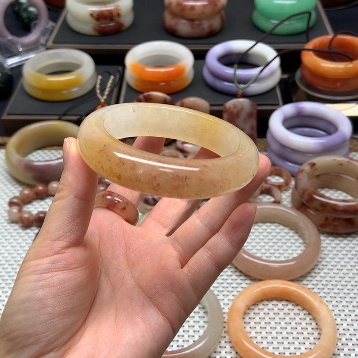 石英质玉未镶嵌手镯