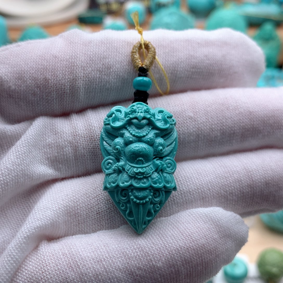 绿松石颈饰未镶嵌