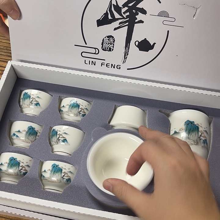 孤品茶具套装等。        