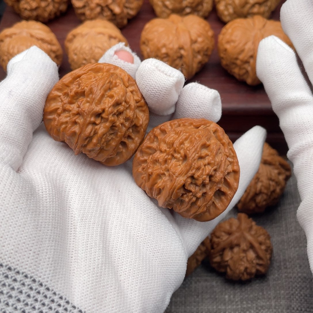 文玩核桃把件美**头41全品三角白