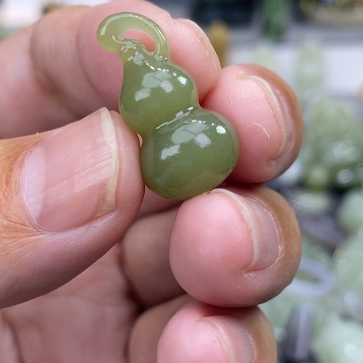 用***3和田玉未镶嵌颈饰