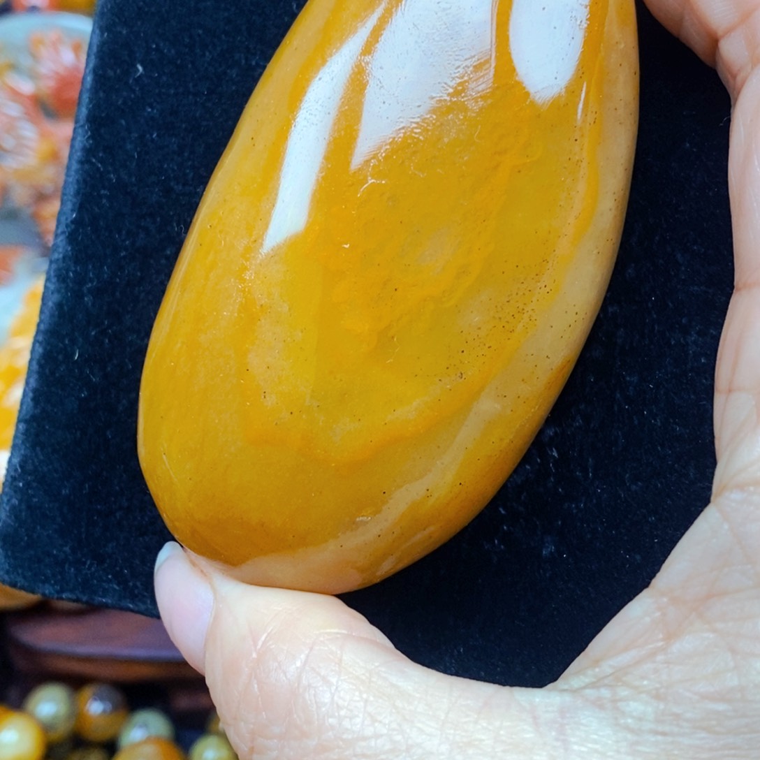 未镶嵌石英质玉（黄龙玉）颈饰