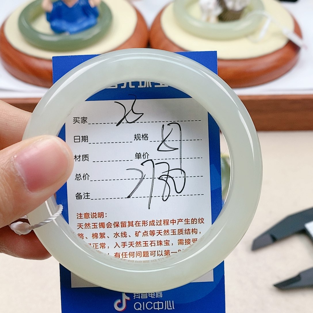 和田玉手镯未镶嵌