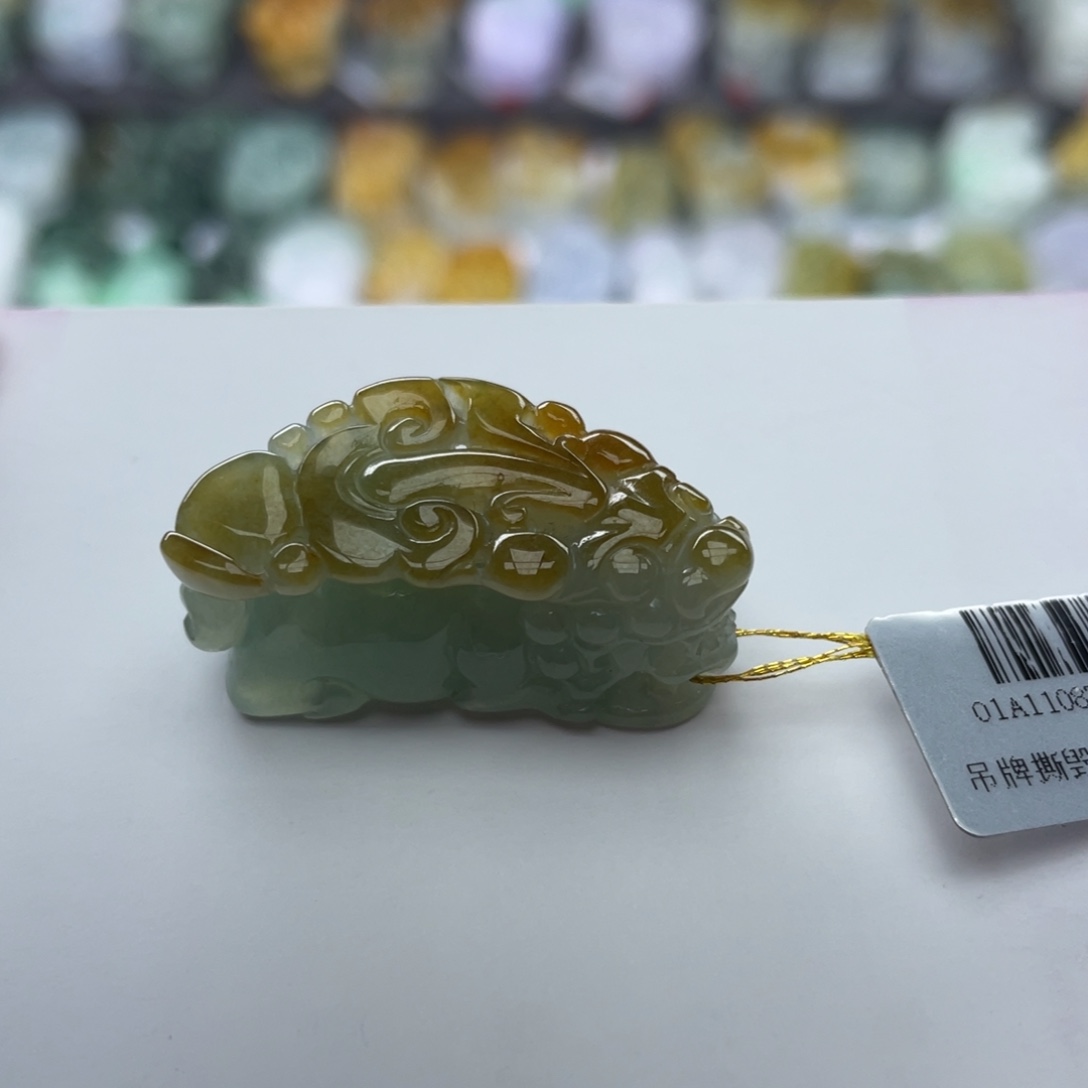 翡翠颈饰未镶嵌貔貅