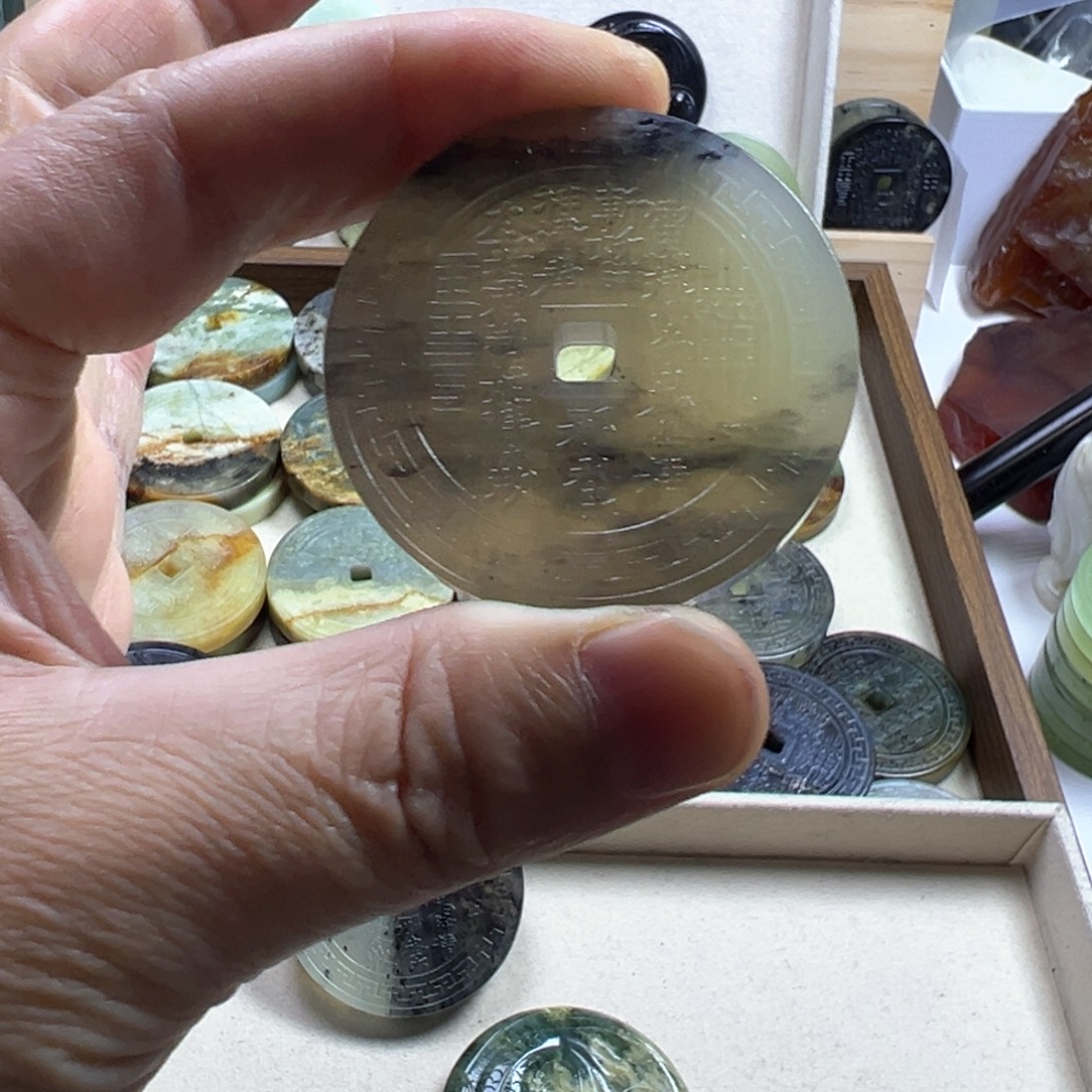 朋***蛇纹石玉合金颈饰