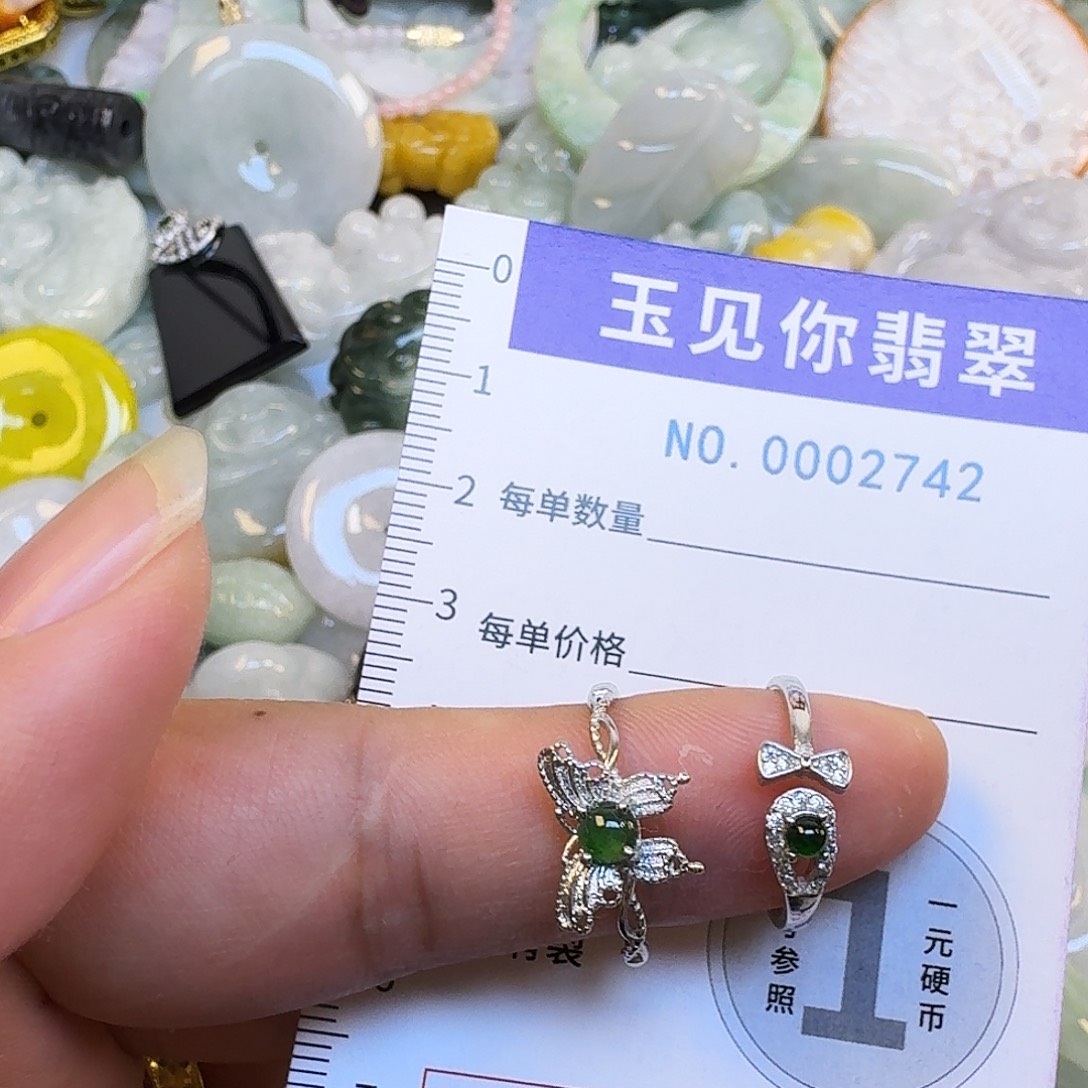 李***.翡翠未镶嵌吊坠(不含链)