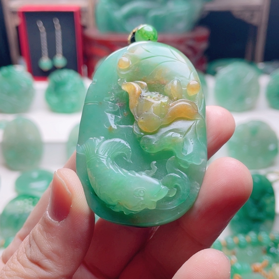 石英质玉未镶嵌颈饰