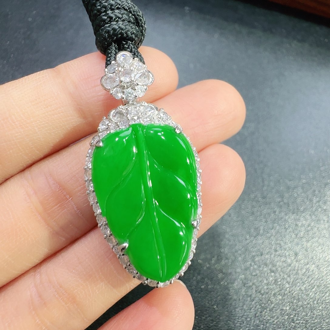 翡翠吊坠(不含链)18K金镶嵌