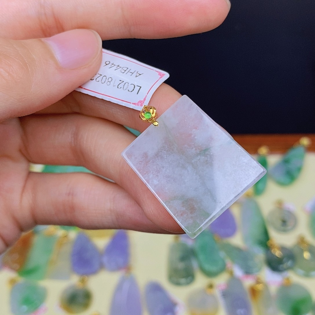 翡翠颈饰18K金镶嵌翡翠