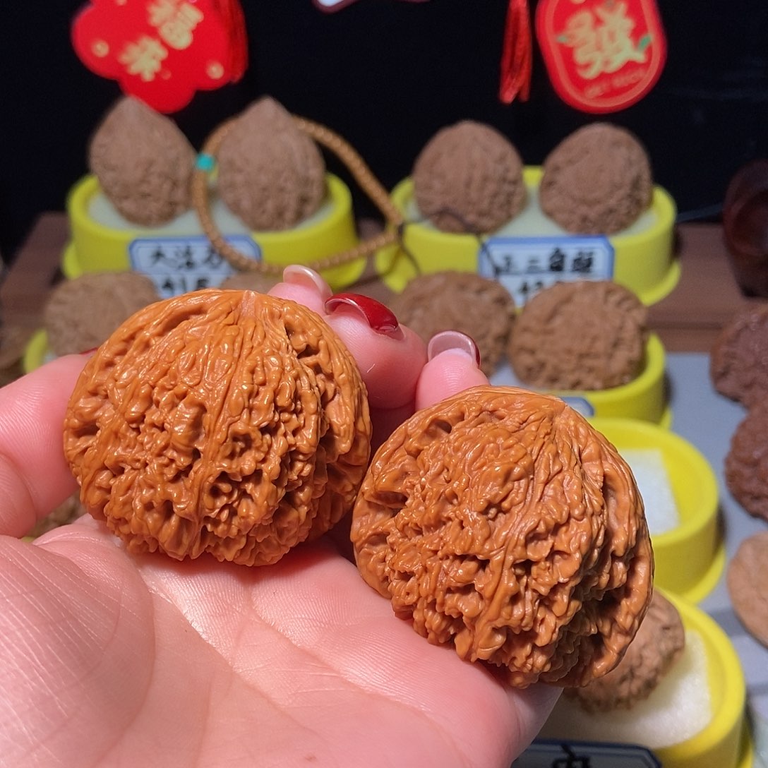 文玩核桃吊坠大球疆